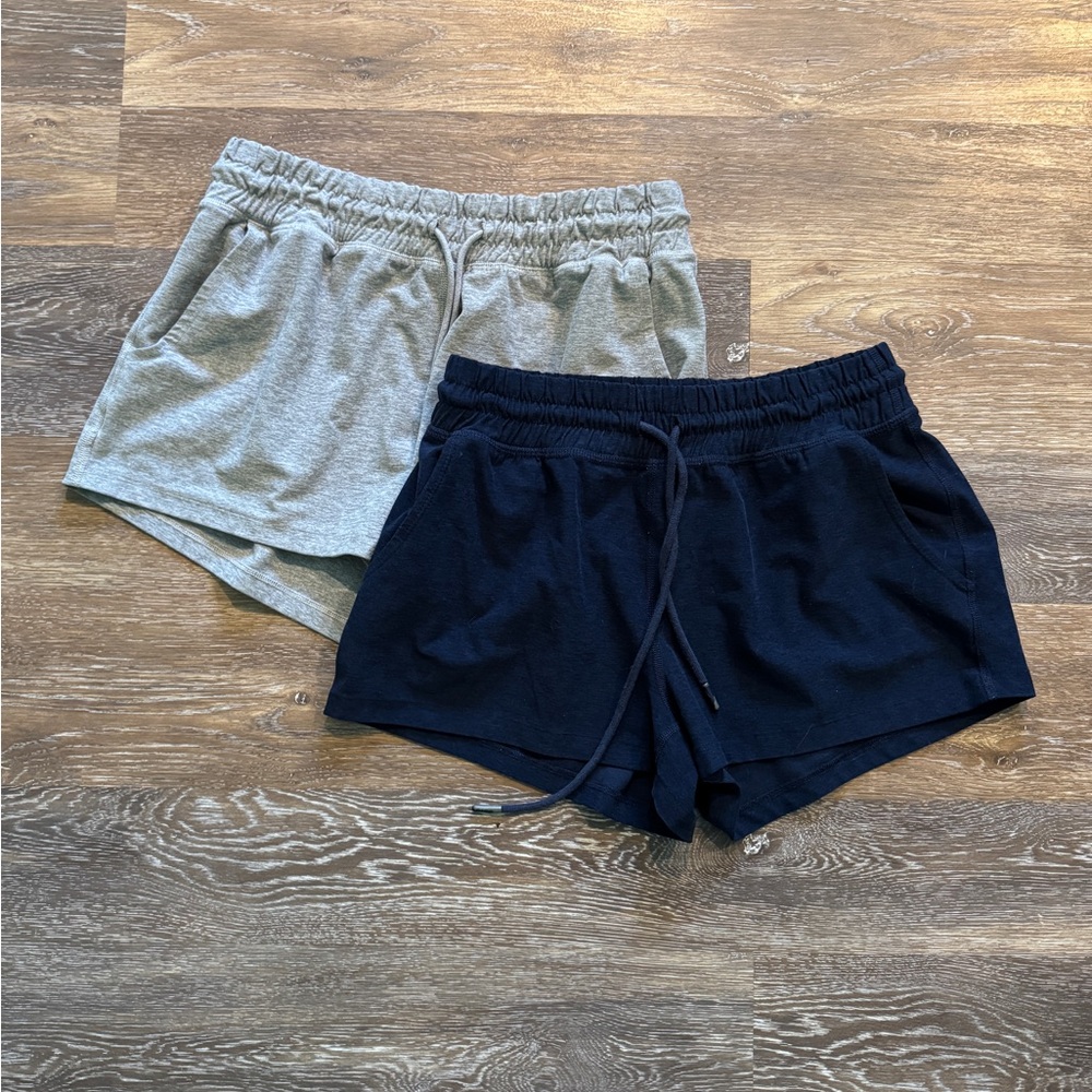 Bundle of 2 Beyond Yoga shorts size small